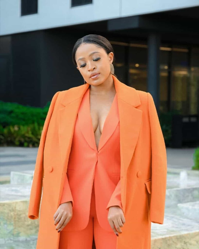 Chic Outfits That Make Going Braless a Breeze