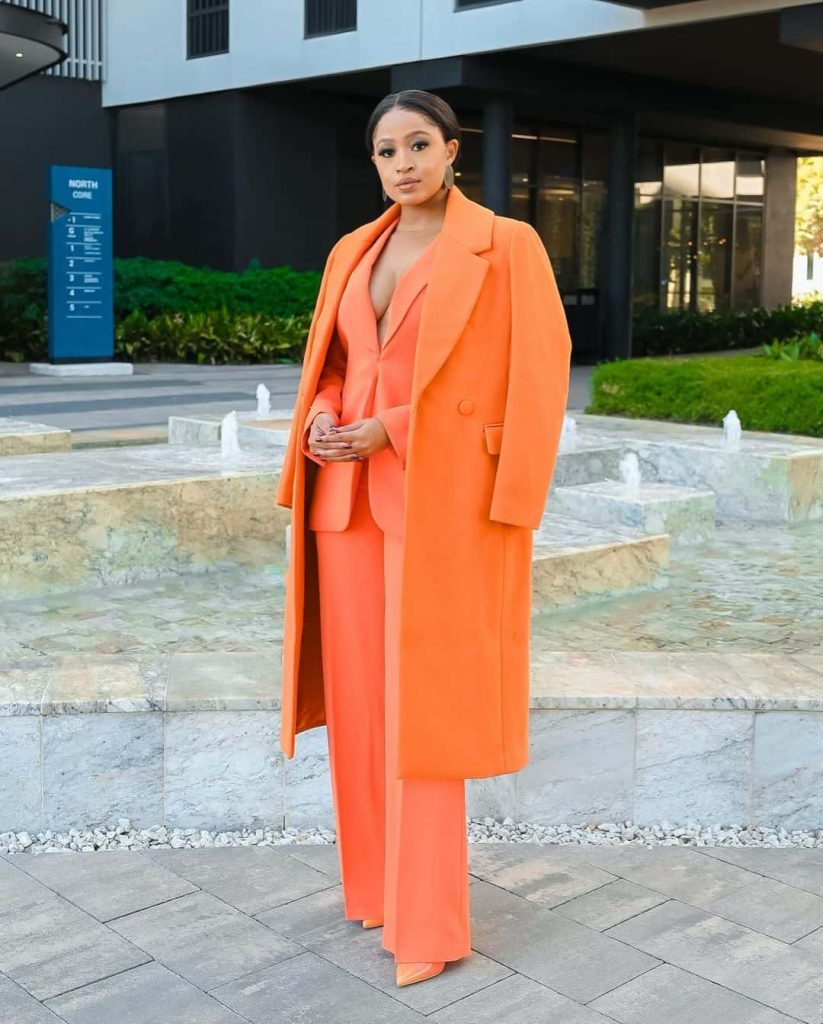 Chic Outfits That Make Going Braless a Breeze