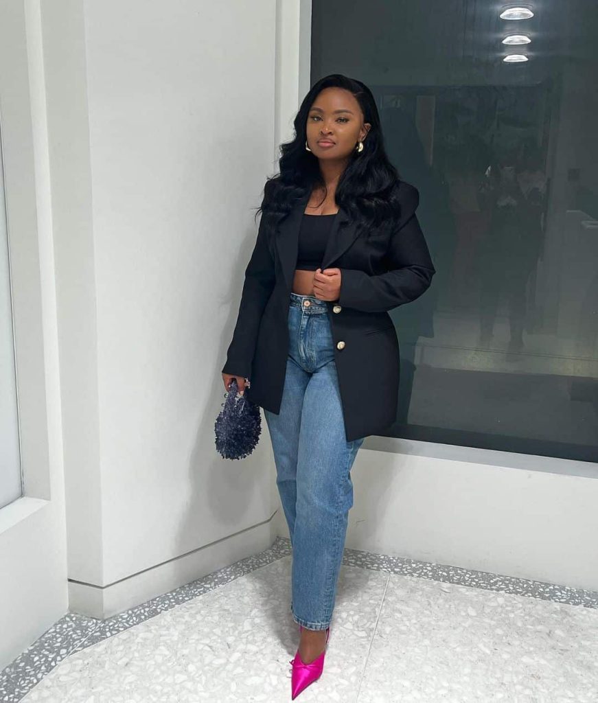 Chic Outfits That Make Going Braless a Breeze
