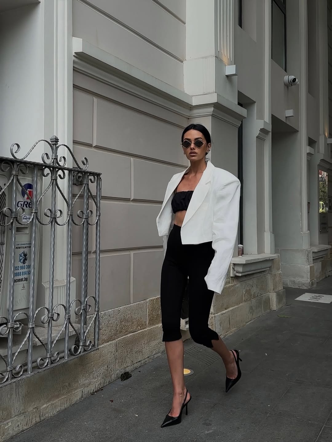 Capri Pants Just Got the IT Girl Treatment: 10 Chic Looks to Wear Right Now