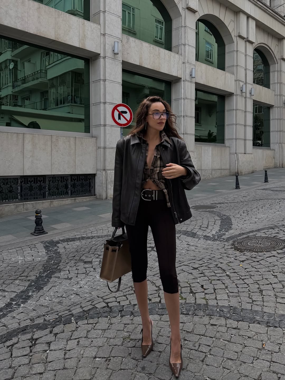 Capri Pants Just Got the IT Girl Treatment: 10 Chic Looks to Wear Right Now