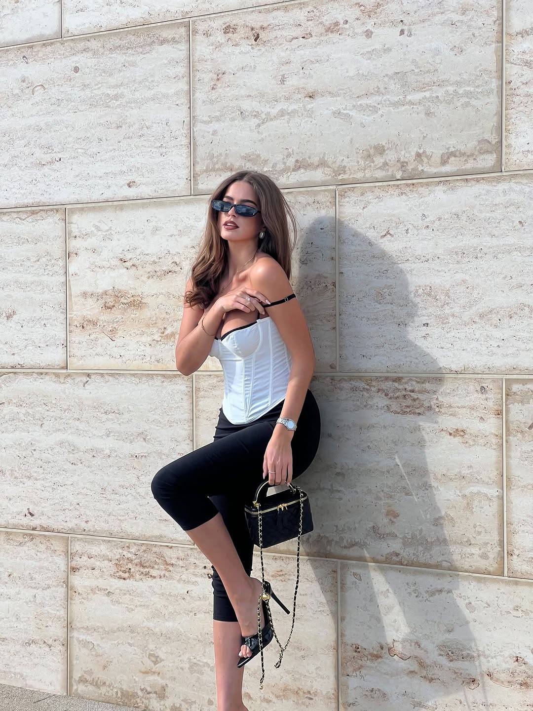Capri Pants Just Got the IT Girl Treatment: 10 Chic Looks to Wear Right Now