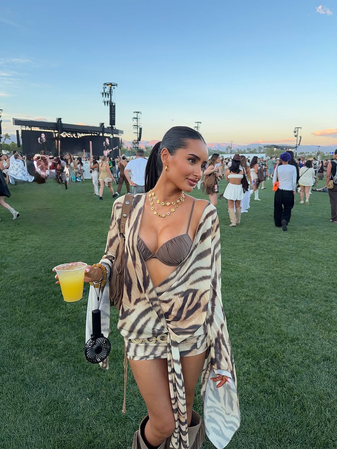 You Think Y2K Is Just a Gen Z Resurgence? These 30+ Outfits Will Have You Reaching for the Low-Rise Jeans
