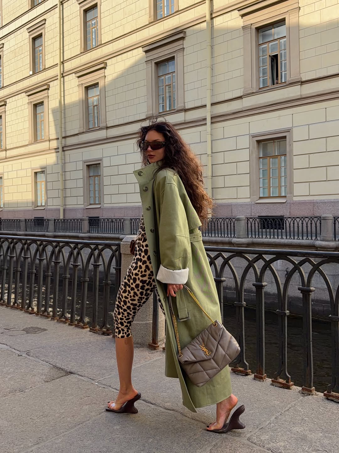Capri Pants Just Got the IT Girl Treatment: 10 Chic Looks to Wear Right Now