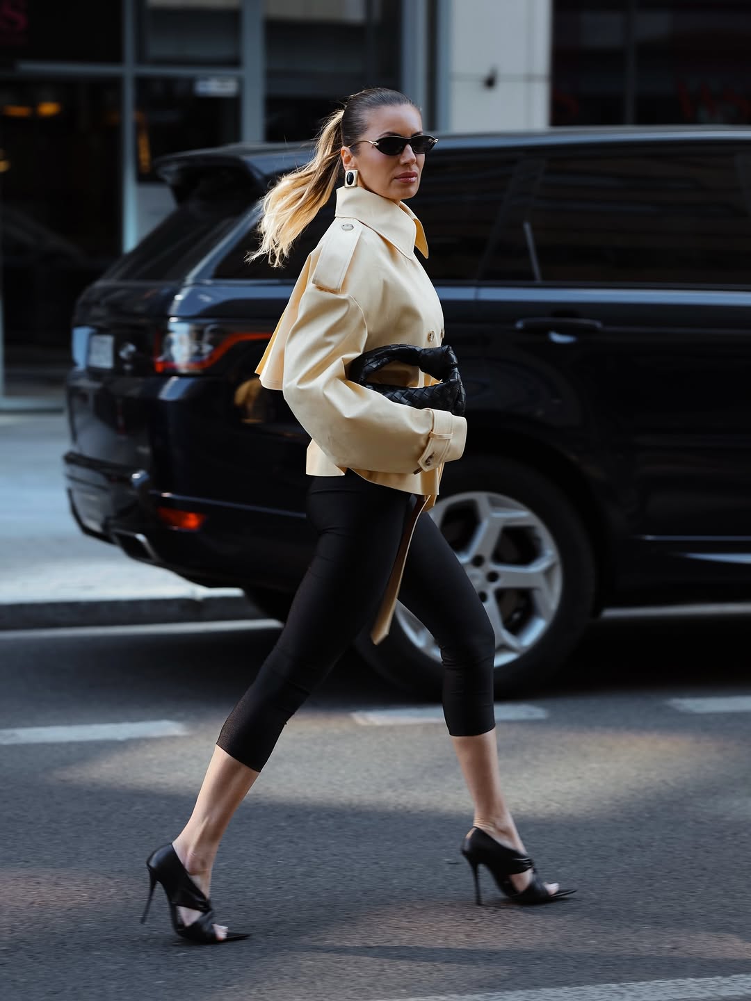 Capri Pants Just Got the IT Girl Treatment: 10 Chic Looks to Wear Right Now