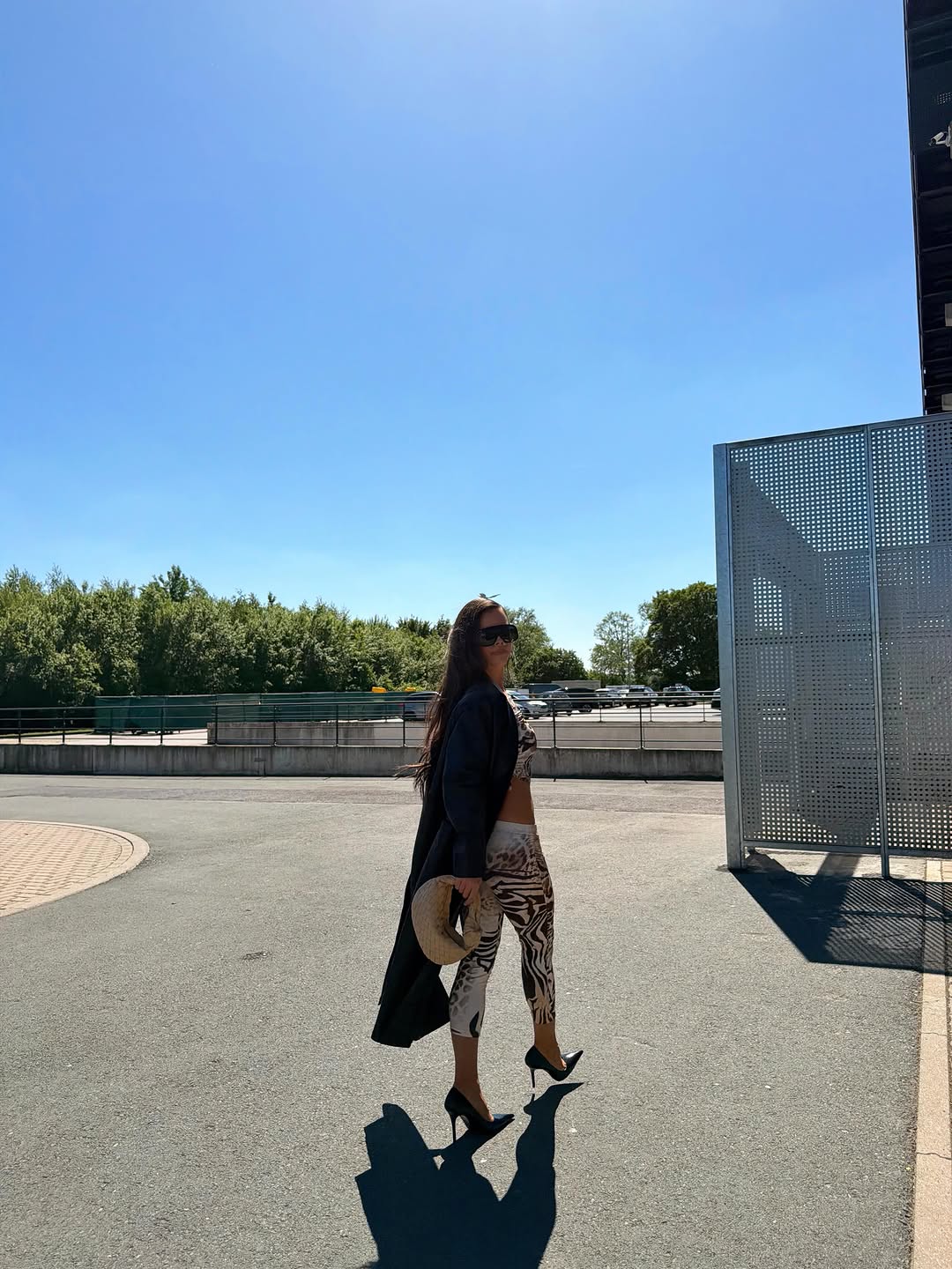 Capri Pants Just Got the IT Girl Treatment: 10 Chic Looks to Wear Right Now