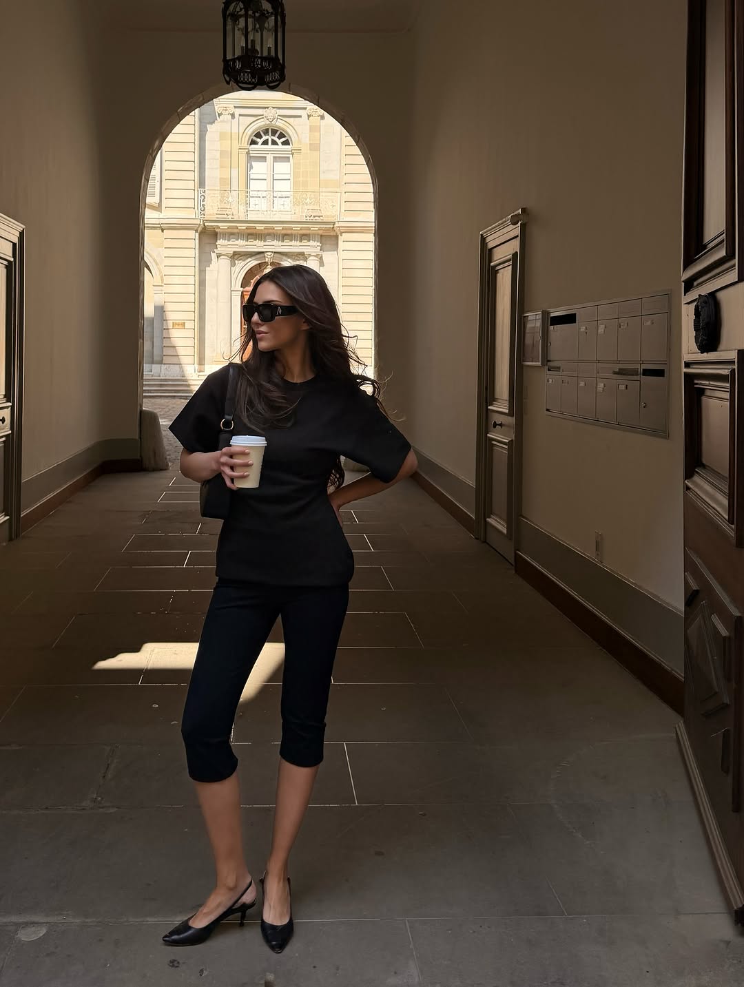 Capri Pants Just Got the IT Girl Treatment: 10 Chic Looks to Wear Right Now