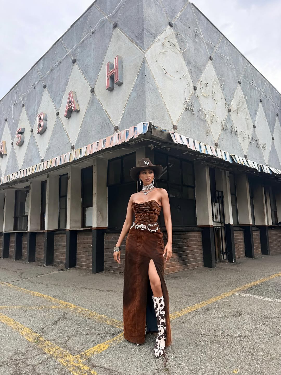 You Think Y2K Is Just a Gen Z Resurgence? These 30+ Outfits Will Have You Reaching for the Low-Rise Jeans