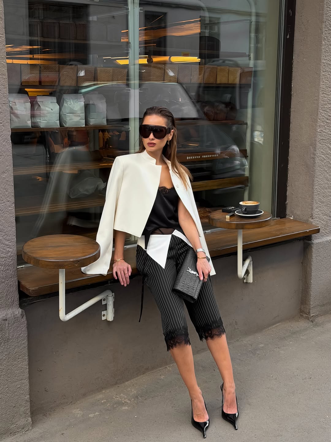 Capri Pants Just Got the IT Girl Treatment: 10 Chic Looks to Wear Right Now