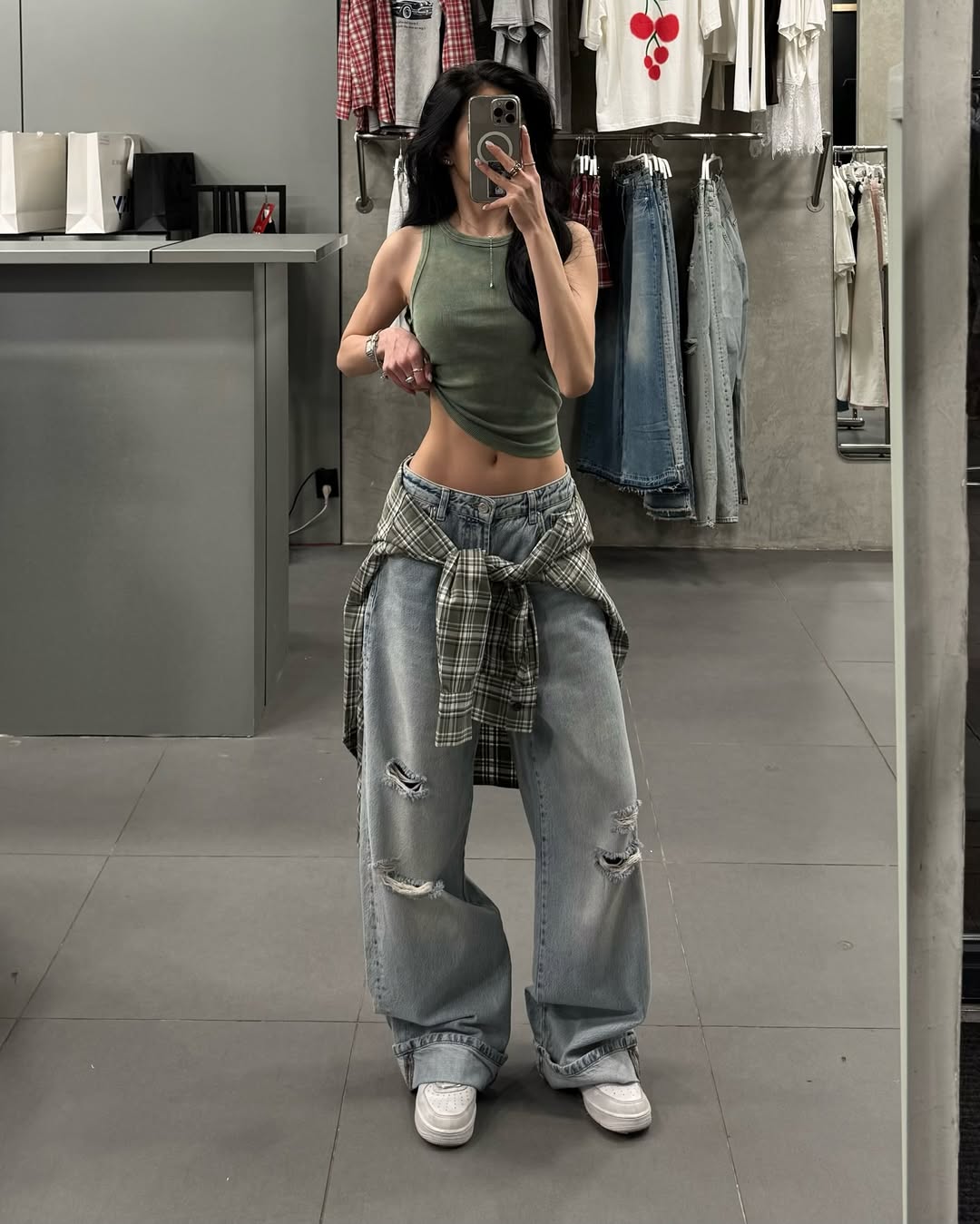 You Think Y2K Is Just a Gen Z Resurgence? These 30+ Outfits Will Have You Reaching for the Low-Rise Jeans