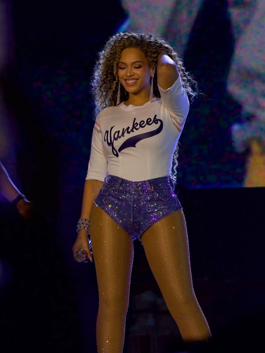 "Beyoncé Needs to Sell Hosiery, Fans Say — And We Might've Just Figured Out Her Snatched-for-Hours Secret